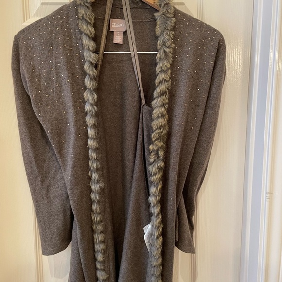 Chic Chicos 3/4 sleeve brown sweater w/fur trim and rhinestone - Picture 2 of 7